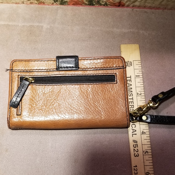 Fossil wallet wristlet with wrist handle - Picture 2 of 5